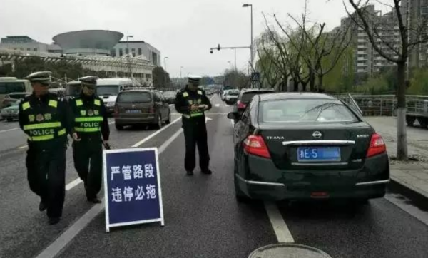 警察拖車前應(yīng)該通知車主嗎？