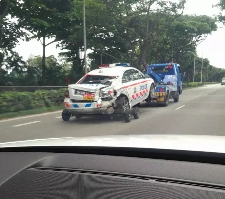 當(dāng)警車被拖走，一個(gè)城市背后的故事