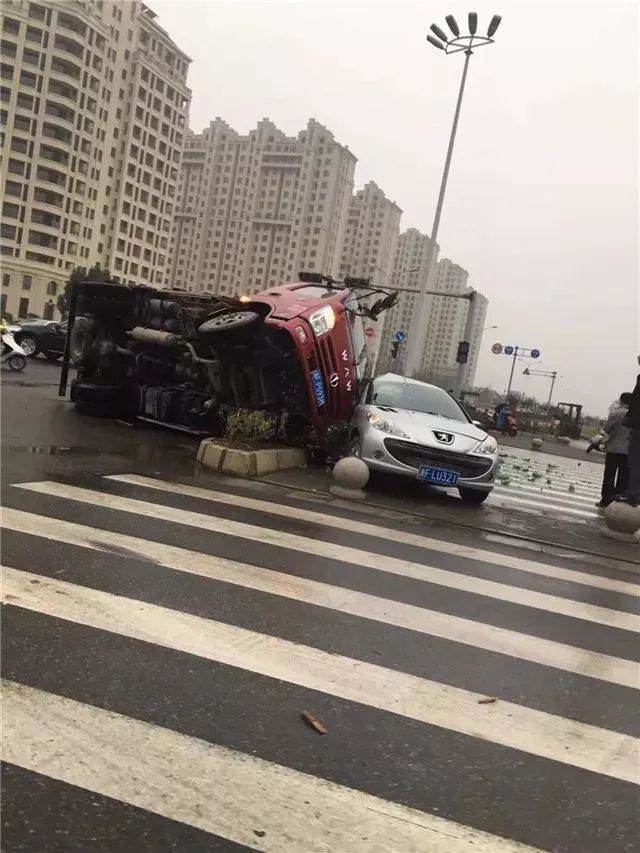 浙江嘉興車禍兩車斗氣視頻曝光，背后的真相讓人寒心