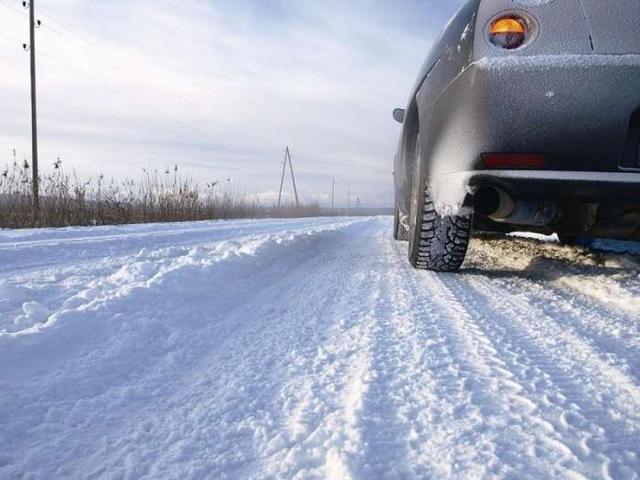 雷軍學(xué)冰雪路面漂移，探索極限駕駛的魅力