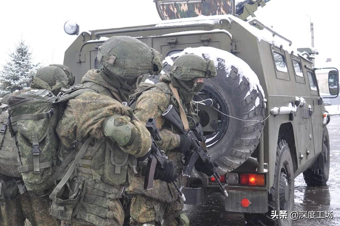 俄軍在俄境內(nèi)空投3噸級重磅武器，背后的戰(zhàn)略考量與國際反應(yīng)