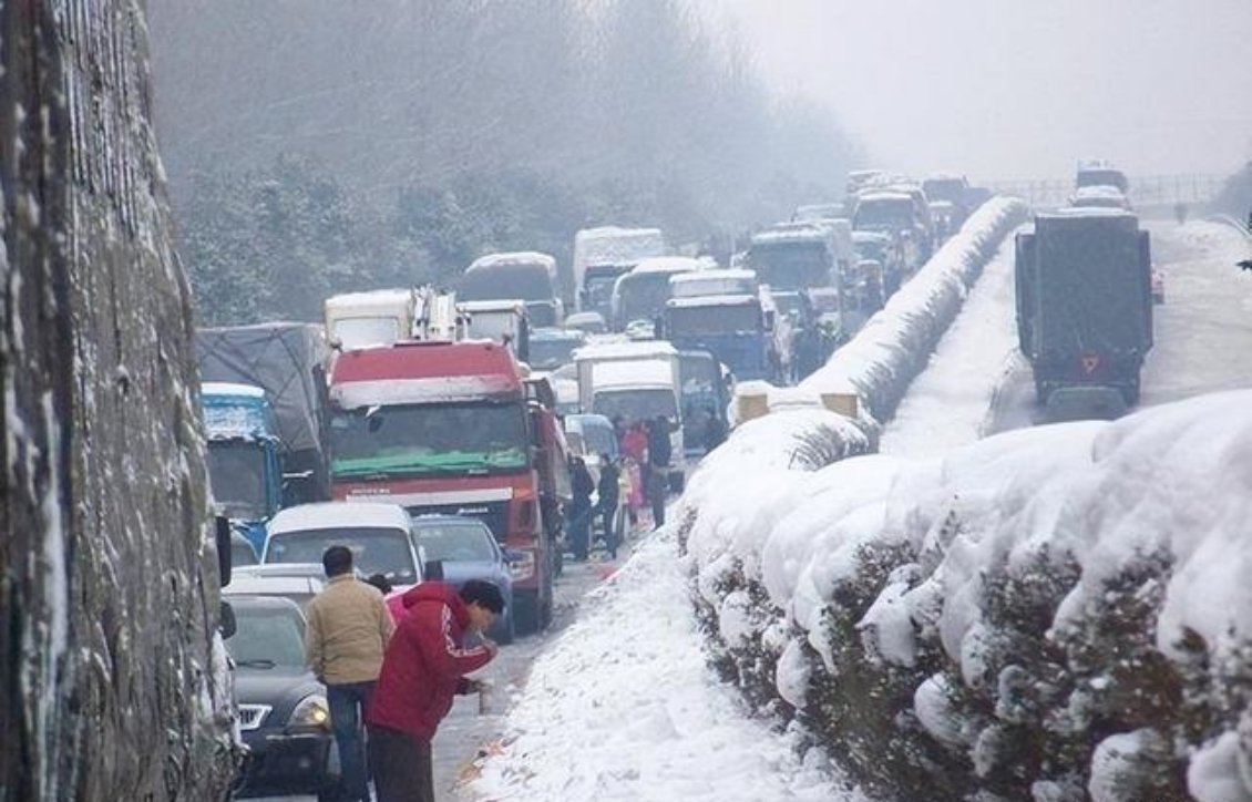 春運遇暴雪被堵高速，春運中的雪與堵