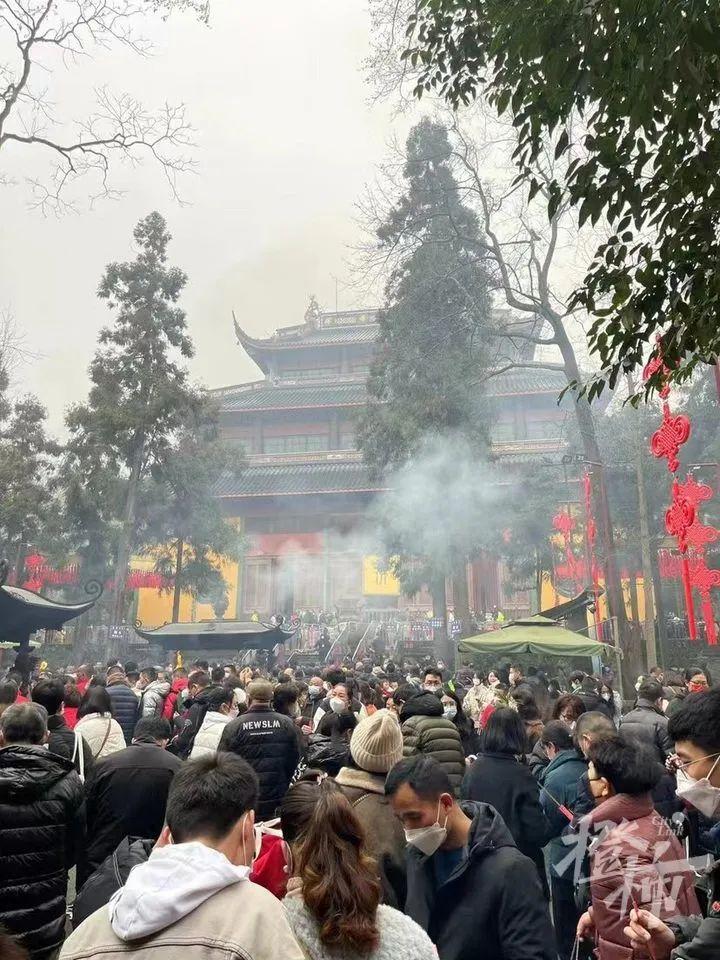 靈隱寺，人山人海的廟會盛況