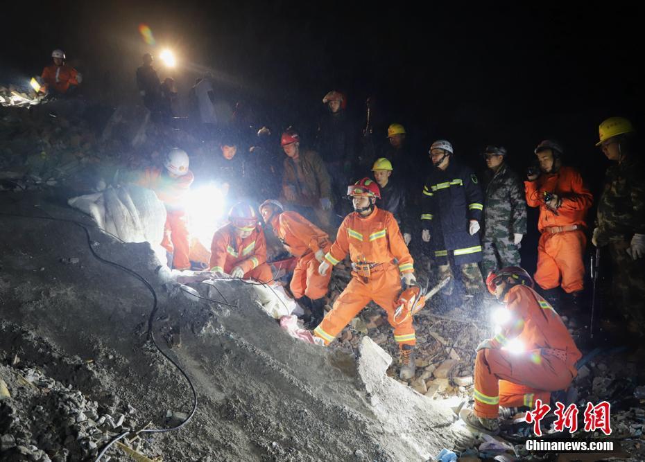 四川山體滑坡救援緊急進(jìn)行中——生死時(shí)速下的希望之光