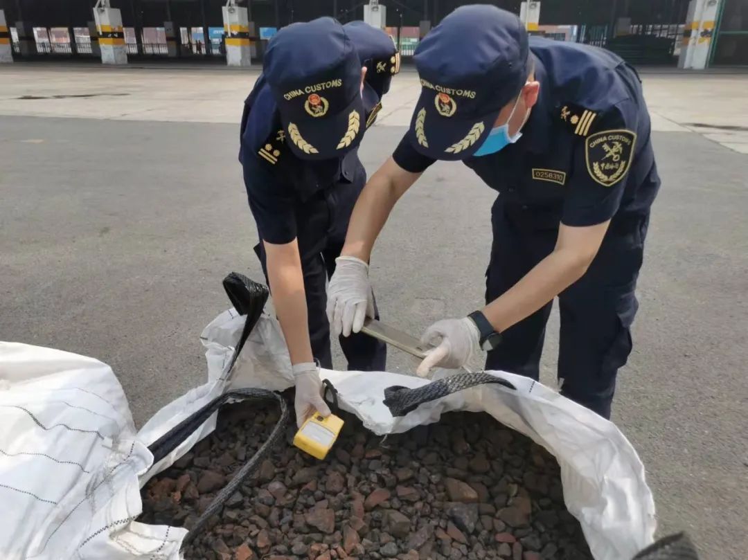 香港叉車司機(jī)偷貴金屬口含礦石過安檢事件深度剖析