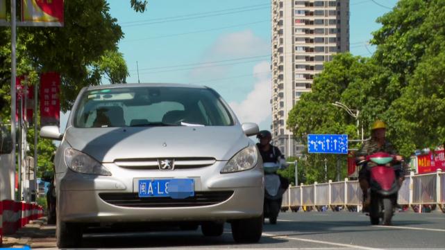 男子利用停車優(yōu)惠漏洞，瘋狂逃費(fèi)71次，揭秘背后的故事與教訓(xùn)！