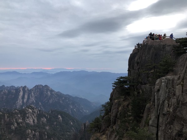 獨(dú)自登黃山失聯(lián)6天，生死未卜的探險與挑戰(zhàn)