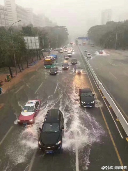 深圳大暴雨，挑戰(zhàn)與機(jī)遇并存的游戲?qū)ｎ}深度解析