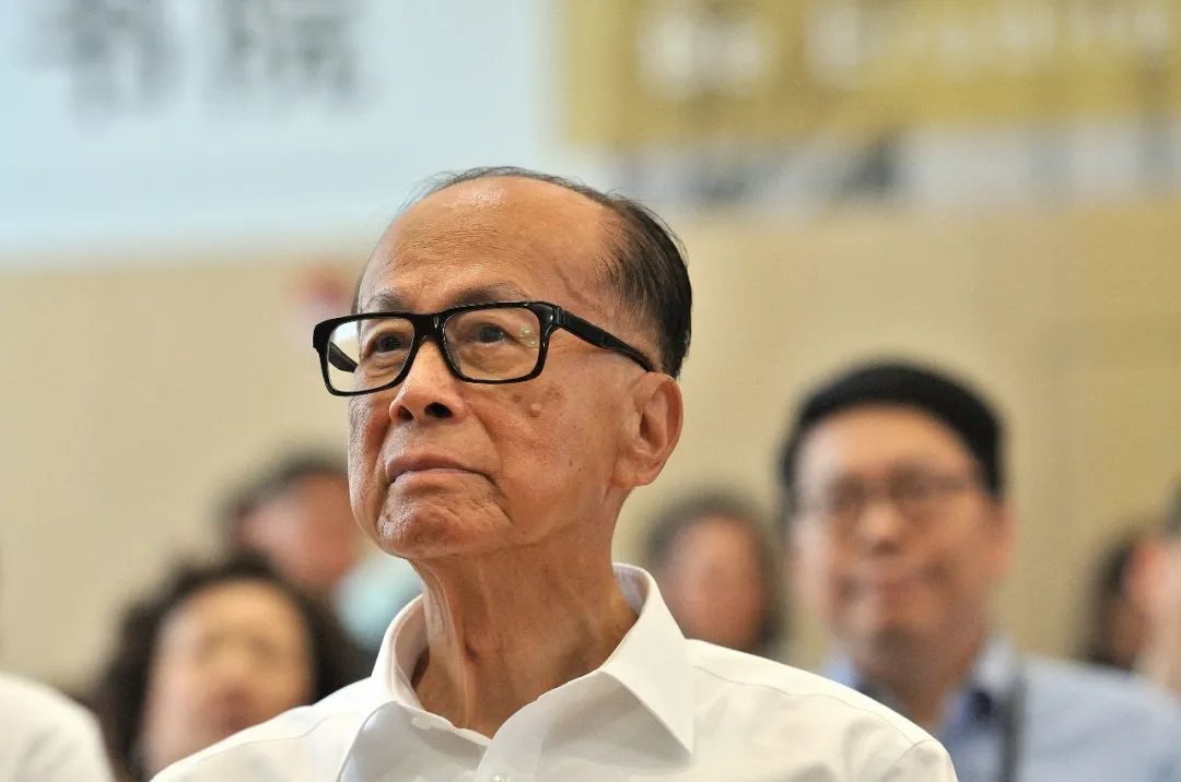 港媒熱議李嘉誠出售港口交易背后深意，飲水思源，究竟隱藏了什么？